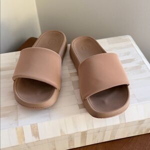 Women's Lululemon Restfeel Slide Sandals Size 5 in Beechwood